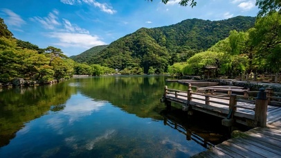 护眼白云山川树木河流景色