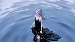 水波间的银发少女