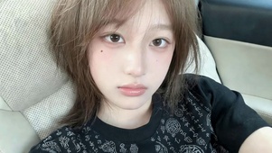 浅棕短发清纯美女