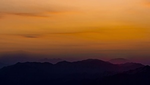 大气山峰山顶美景
