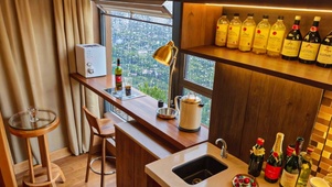 【雨景】窗前的小吧台