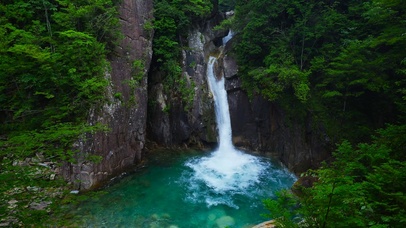 护眼清新山间瀑布水潭