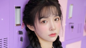 大眼刘海美女
