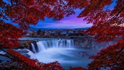 暮色红枫瀑布古风村落