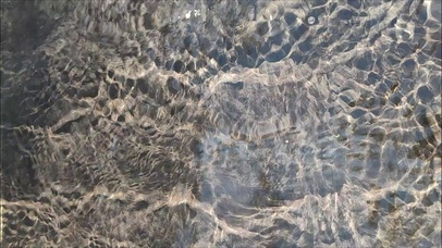 波光粼粼