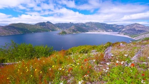 4K山下湖景