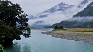 山间细雨
