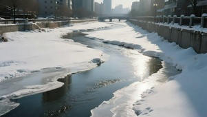 积雪城市河岸