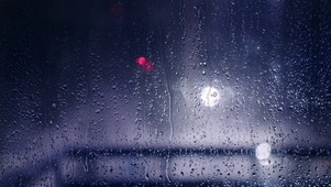 【4K实拍】实拍无滤镜的雨滴屏