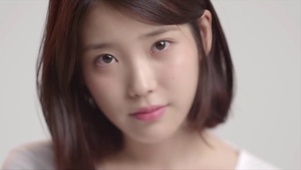 IU   女神对视