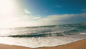 蓝天海浪