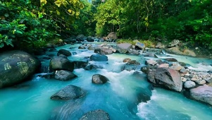 4k山间石头泉水