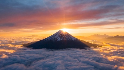 山峰云海日出