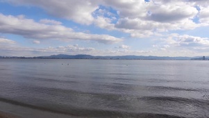 海浪翻涌