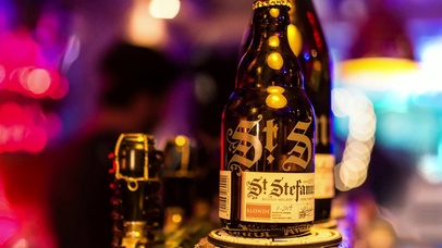 夏日冰镇啤酒图片