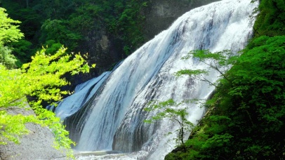 唯美山涧瀑布4K