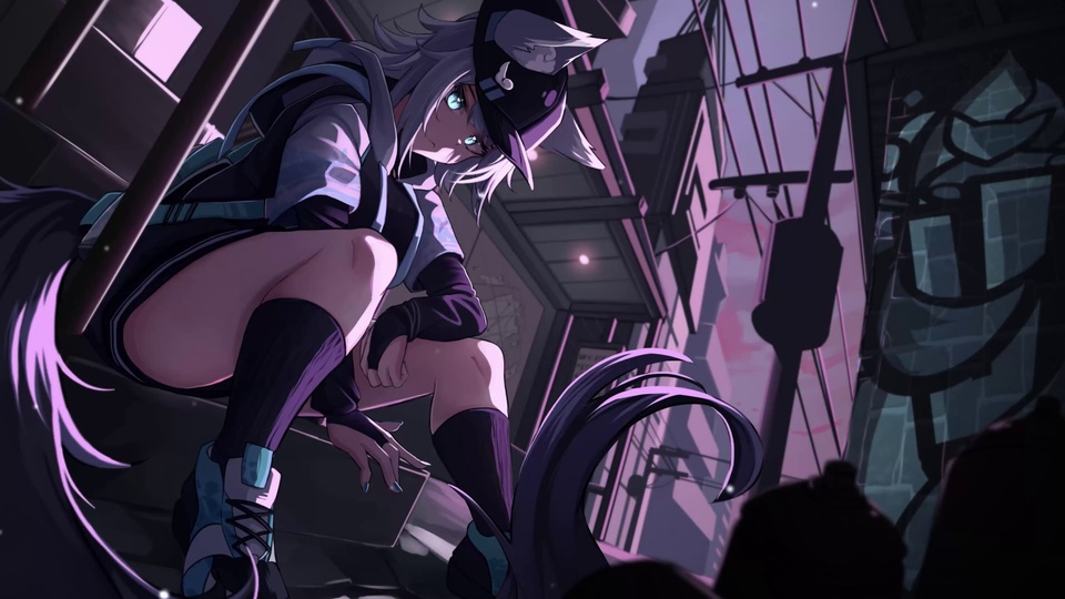 紫粉夜景都市里，戴兽耳帽的银白短发少女蹲坐，蓝瞳回望画面。