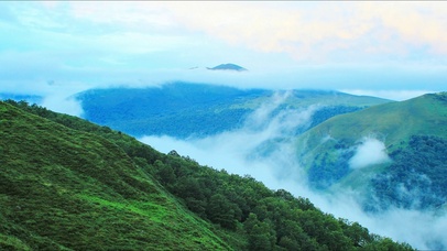 护眼山间流云4K