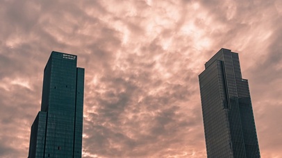 4k高楼夕阳云彩云层火烧云