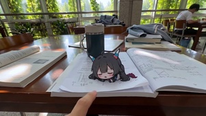 在图书馆睡觉的小小陈