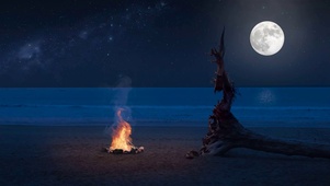 夜晚星空海面篝火