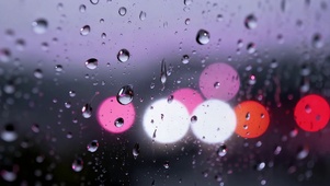雨夜霓虹虚焦