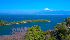 航拍富士山大海