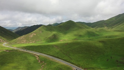 草原广阔的甘南藏族自治州美景