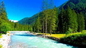 绿林山间河流