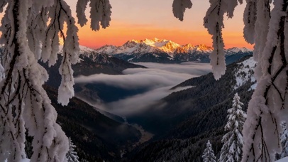 雪山云海晨曦