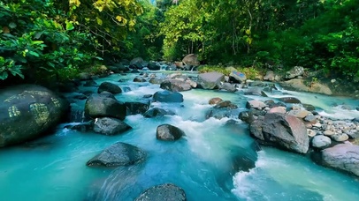 4k山间石头泉水