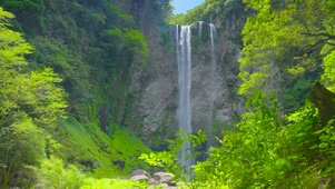 山谷瀑布
