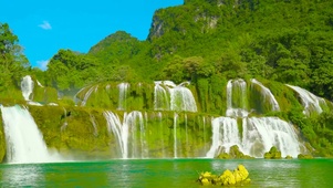 山水瀑布