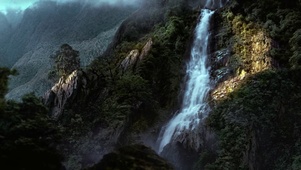 魔幻高山瀑布