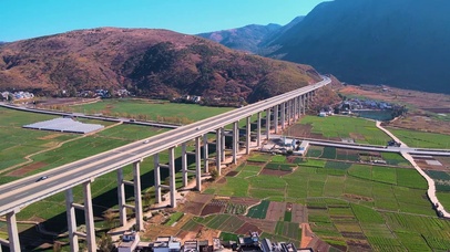 大理大桥高原车流4k航拍