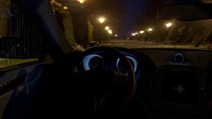 舒适车中听雨
