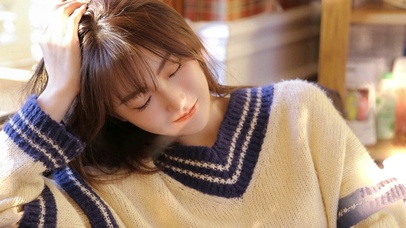 白嫩瓜子脸美女