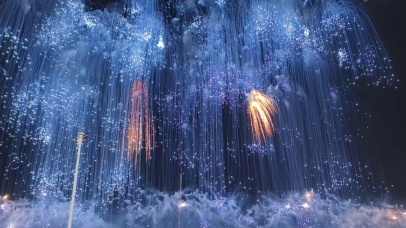 陪你看蓝色烟花