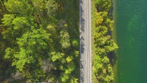4K 高清 公路上行驶的汽车