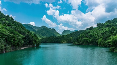 蓝天青山湖泊