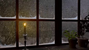 夜晚窗外风雪