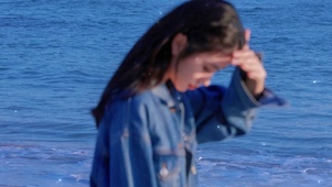 海边长发美女