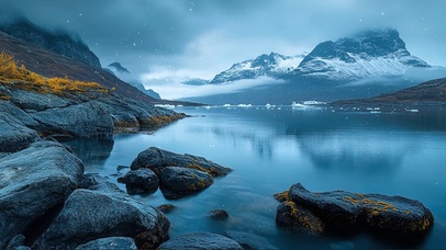 迷雾高山纯净湖泊