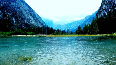 雪山湖泊小雨4K