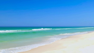 纯净的海滩海浪