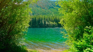 护眼山水湖畔
