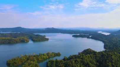 蓝天湖泊