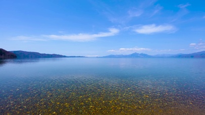 静谧湖面