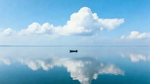 平静湖面