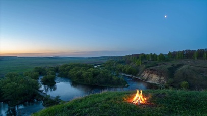 高山湖泊篝火